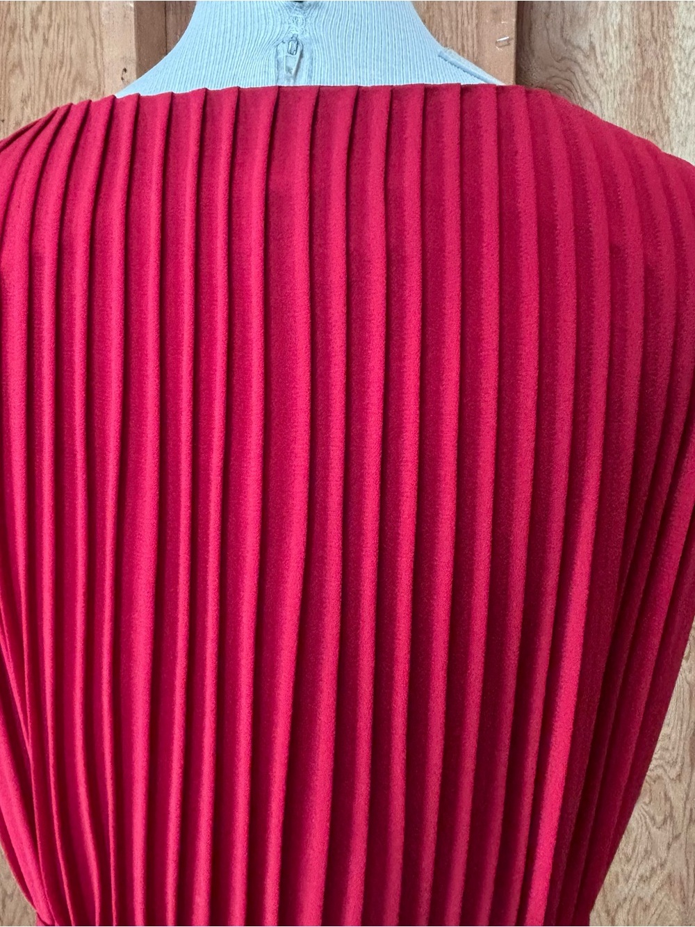 Albert Nipon Red Pleated Sleeveless Dress with Waist Tie & Rosette Size 6 - Picture 7 of 11